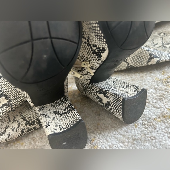 Thigh high snake skin boots - Picture 10 of 11